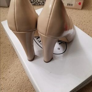 Excellent condition Steve Madden Heels